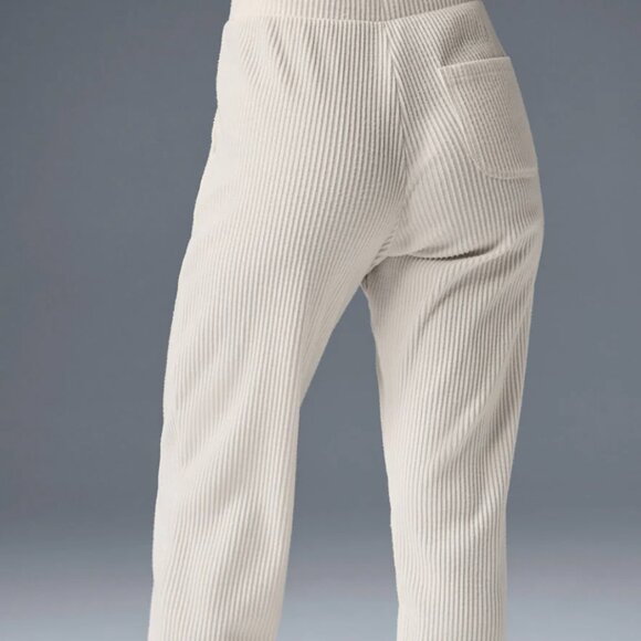 Alo Yoga Muse Sweatpant Ivory Medium - Picture 2 of 3